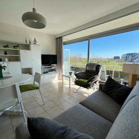 Appartement Residentie Astrid Met Private Parking Bredene Exterior photo